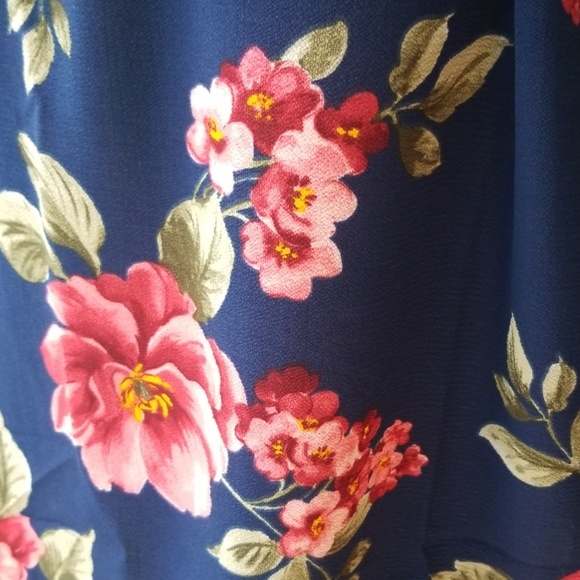 Hello Miz Maternity Floral Top - Picture 5 of 9